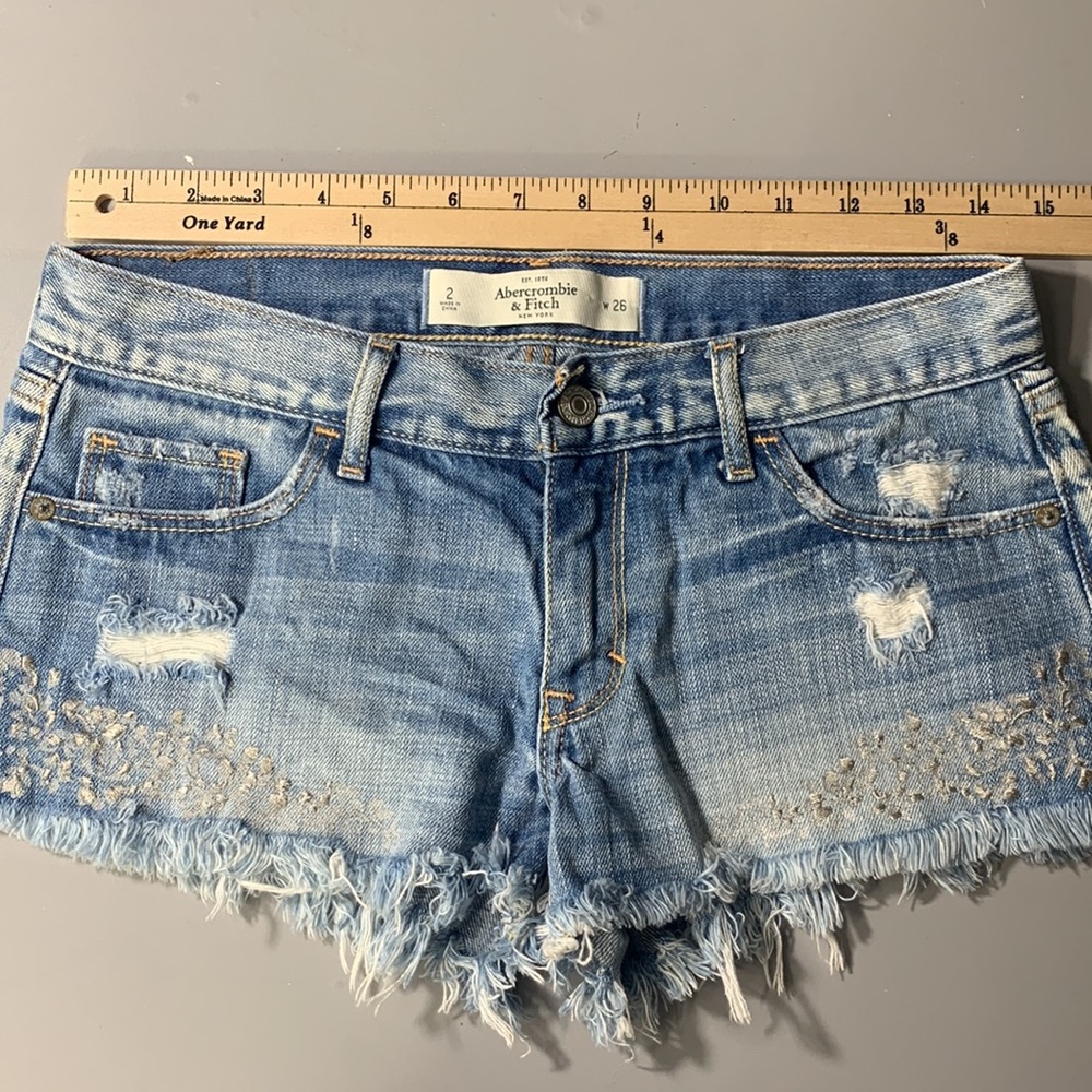Abercrombie & Fitch Women’s Blue jean Distressed Raw hem Denim Shorts Size 26 - Picture 3 of 8